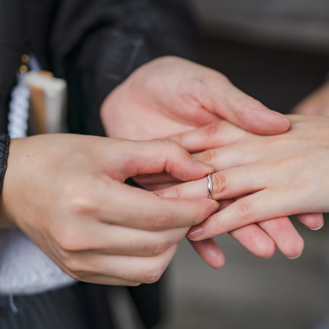 【ROYAL ASSCHER(ロイヤル・アッシャー)の口コミ】 指輪の決め手はデザインと着け心地、鍛造製法で作られているところです。…