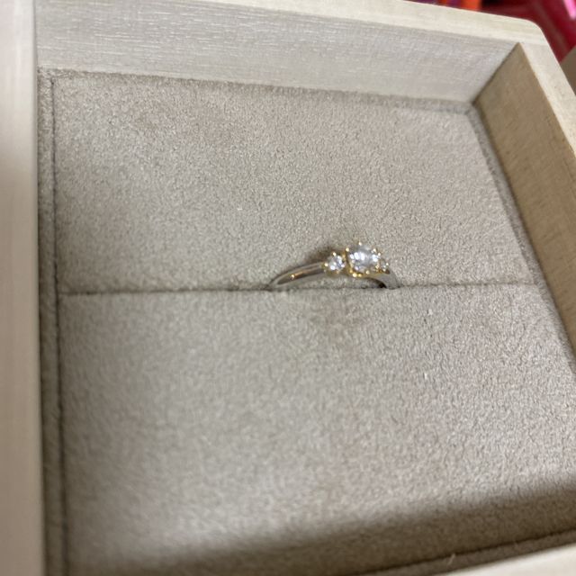 【YUKA HOJO(ユカホウジョウ)の口コミ】 いろんなデザインの指輪を何度も試着しました。
プラチナにするか、ゴール…