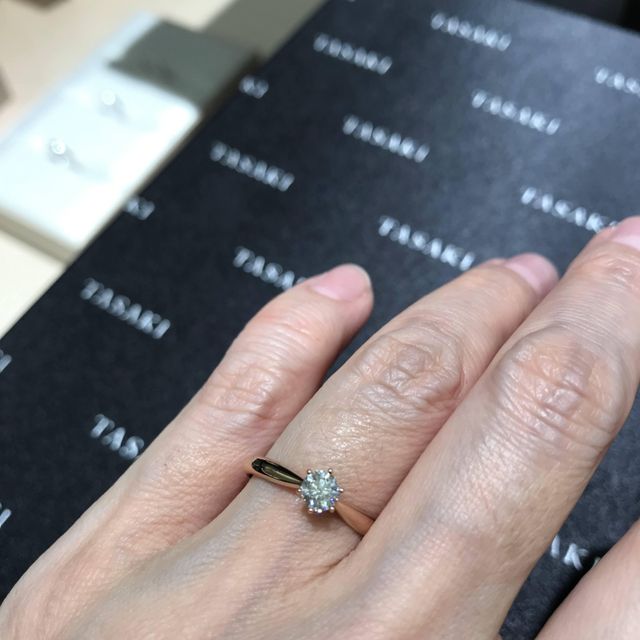 【TASAKI(タサキ)の口コミ】 ピアチェーレソリティアリングを試着しました。今までに見たことがないく…
