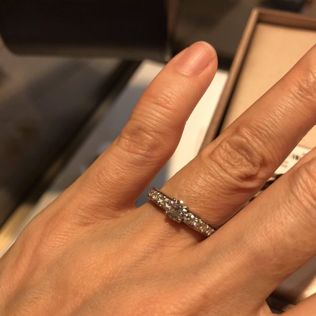 【ブルガリ(BVLGARI)の口コミ】 エンゲージリングのサイドはブルガリブルガリの文字が入っています。同じ…