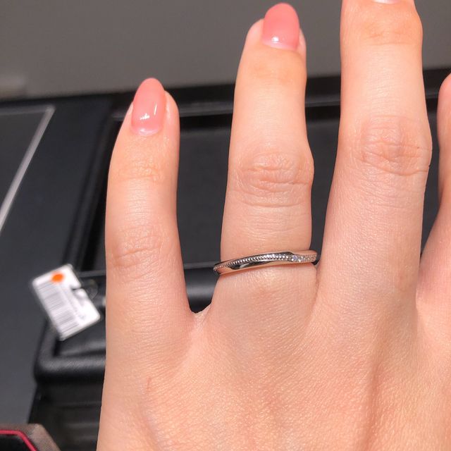 【エクセルコダイヤモンド(EXELCO DIAMOND)の口コミ】 自分にだけダイヤが見えるようなデザインが欲しいなとずっと思っていたと…