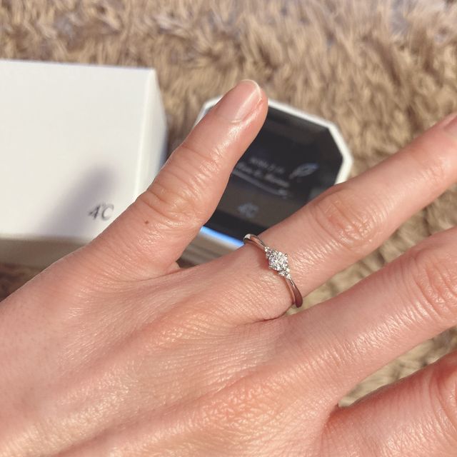 【4℃ BRIDAL(ヨンドシーブライダル)の口コミ】 婚約指輪は要らないよと言っていたのですが...笑
記念日にお店を予約して…