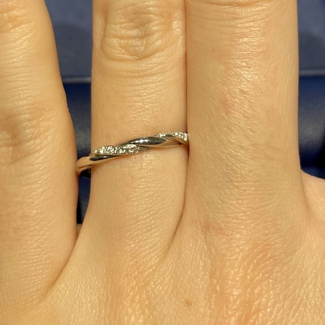 【銀座ダイヤモンドシライシの口コミ】 タイムレスラブという指輪を試着させて頂いたのですが、ねじねじがとても…