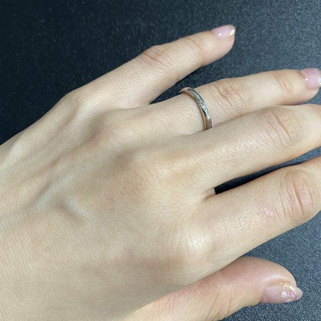 【俄(にわか)の口コミ】 他のブランドも試着しましたが、ダイヤモンドが悪目立ちせず、普段つける…