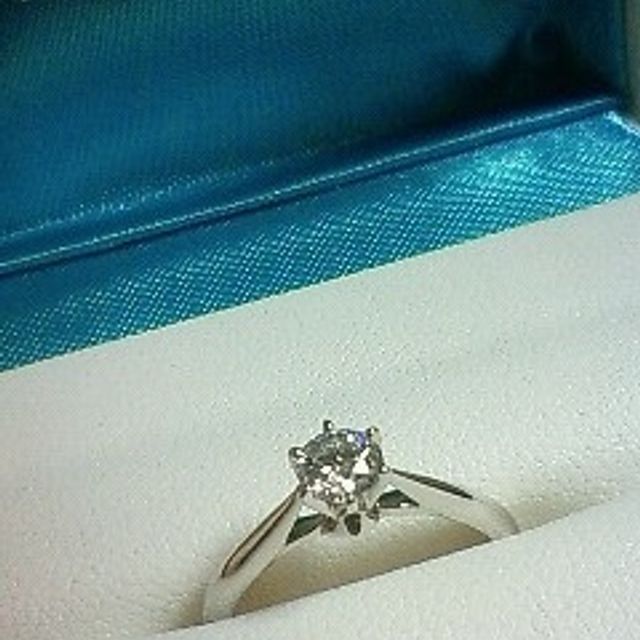 【銀座ダイヤモンドシライシの口コミ】 他のブランドをいくつか検討しましたが、デザイン料ばかり高くてダイヤの…