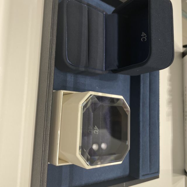 【4℃ BRIDAL(ヨンドシーブライダル)の口コミ】 細かいダイヤモンドがたくさん入っているデザインのリングを探していまし…