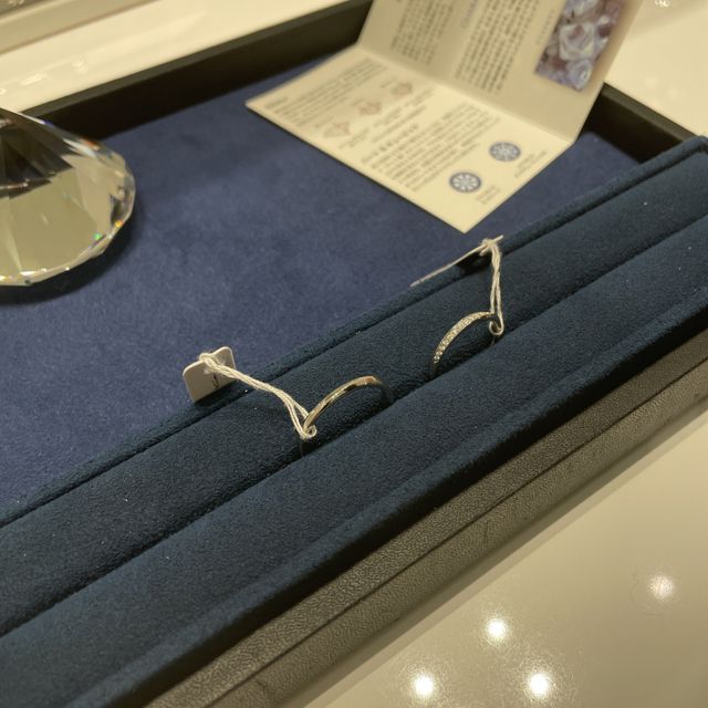 【4℃ BRIDAL(ヨンドシーブライダル)の口コミ】 細かいダイヤモンドがたくさん入っているデザインのリングを探していまし…