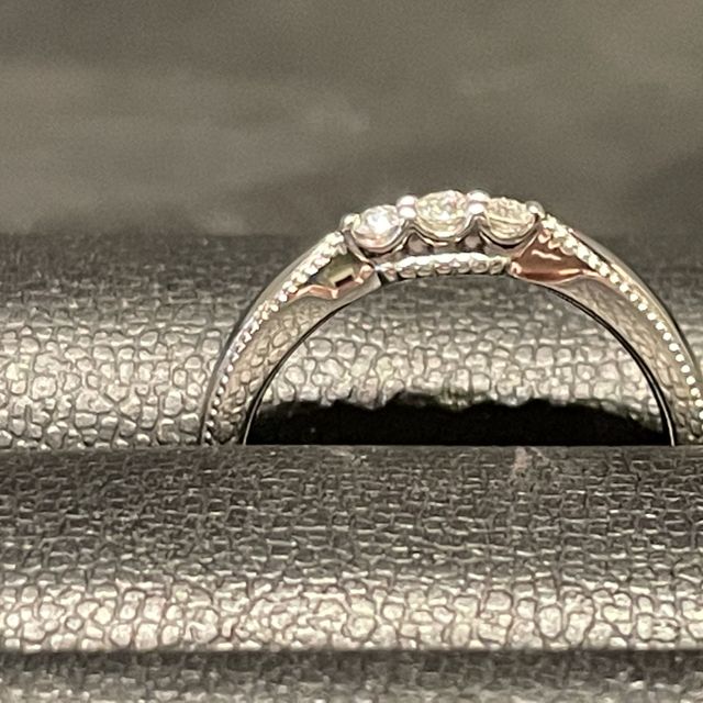 【エクセルコダイヤモンド(EXELCO DIAMOND)の口コミ】 指輪のデザインが決め手になりました。店員さんが非常に丁寧に説明してく…