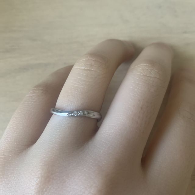 【銀座ダイヤモンドシライシの口コミ】 他の指輪も綺麗で気になりましたが普段使いにはこれが良い！と一目見て思…