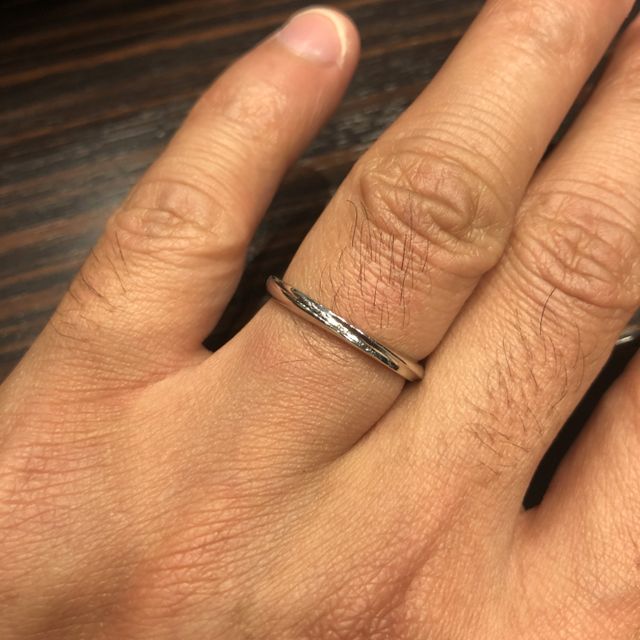 【銀座ダイヤモンドシライシの口コミ】 定番とは少し違ったデザインで、つけた時のはめ心地もすごくよかったです…