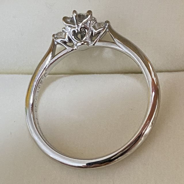 【ケイウノ ブライダル(K.UNO BRIDAL)の口コミ】 もともと既製品のデザインを気に入っていたのですが、自分たちらしさを取…