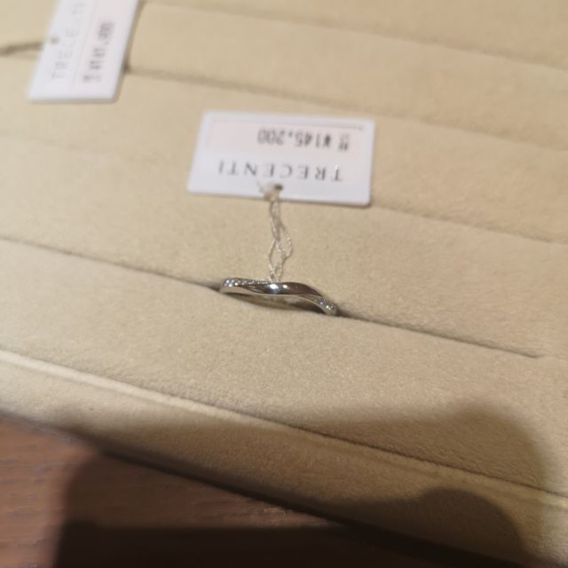 【TRECENTI(トレセンテ)の口コミ】 トレセンテさんが売りにしていた、内甲丸仕上げはつけ心地抜群でした。
普…