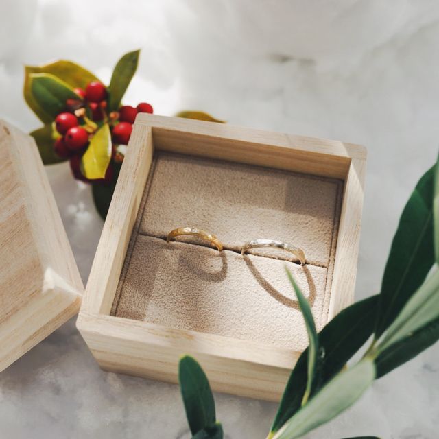 【YUKA HOJO(ユカホウジョウ)の口コミ】 【指輪の外観】木肌のような外観に惹かれました。指輪を回すといろんな表…