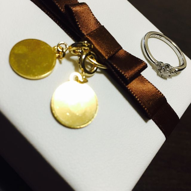 【アイプリモ(I-PRIMO)の口コミ】 婚約指輪としての華やかさがありつつ、上品でシンプルなデザインでとても…