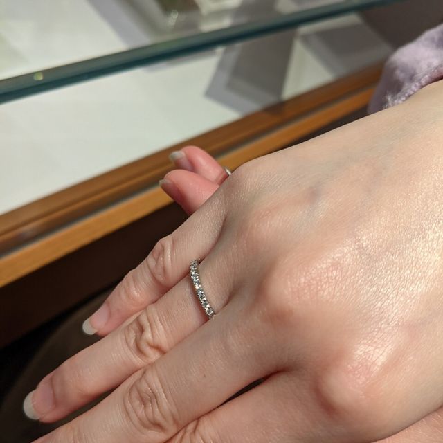 【銀座ダイヤモンドシライシの口コミ】 価格は20万前後で決めていた
デザインはシンプル、太さは細め、ストレート…