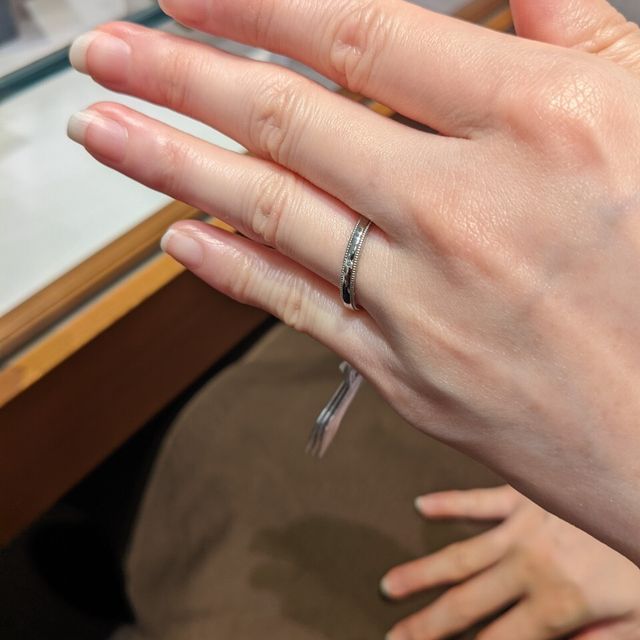 【銀座ダイヤモンドシライシの口コミ】 価格は20万前後なので購入しやすい。
デザインはシンプル、ストレート、太…