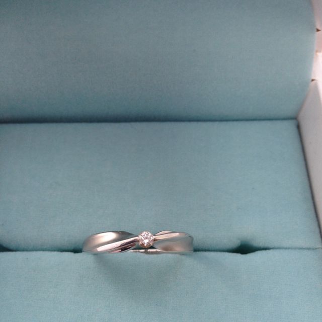 【ジュエリーツツミ(JEWELRY TSUTSUMI)の口コミ】 お店にいくまでは自分の中で小さいダイヤが横一列に5つ入っているようなも…