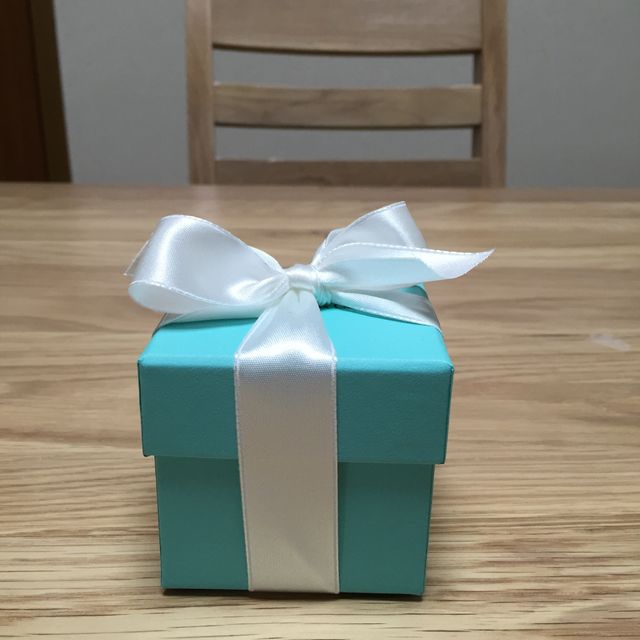 【ティファニー(Tiffany & Co.)の口コミ】 指輪の色は絶対ゴールドと決めていました。ゴールドと言っても色んな色が…