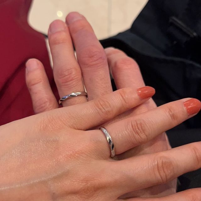 【4℃ BRIDAL(ヨンドシーブライダル)の口コミ】 あまり主張しすぎないデザインだが、目立たない細部にこだわりが詰まった…