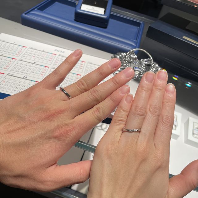 【銀座ダイヤモンドシライシの口コミ】 緩やかで立体的な形は付け心地もよく、飽きのこないデザインがとても気に…