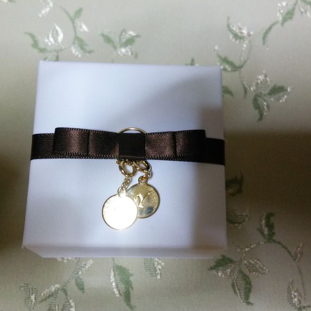 【アイプリモ(I-PRIMO)の口コミ】 結婚指輪と重ねてつけられるかセットのものを探していました。婚約指輪は…