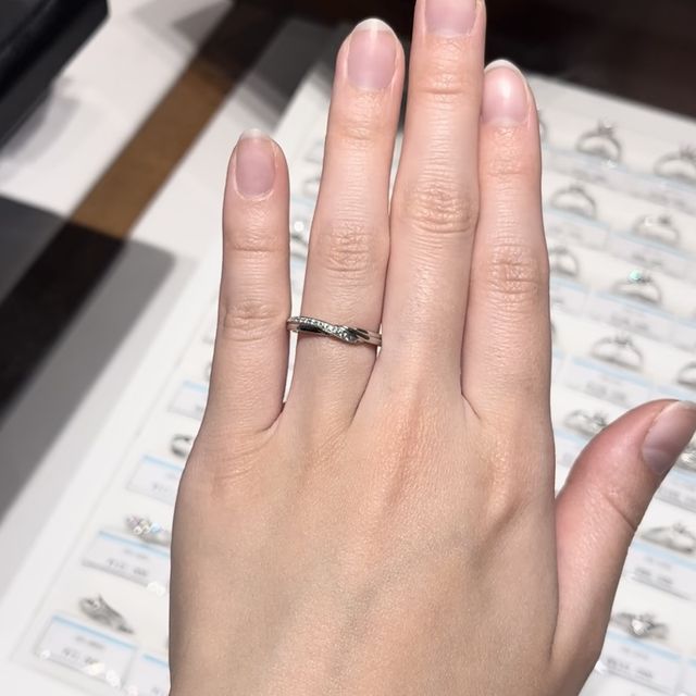 【銀座ダイヤモンドシライシの口コミ】 ・つけ心地や他ブランドのリングと比較したときに、似たデザインであって…