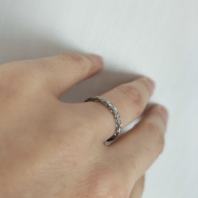 【AbHeri(アベリ)の口コミ】 何よりこのデザインです！
たくさん見せて頂きましたが、どこも同じような…