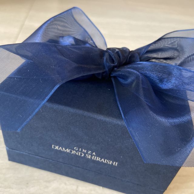 【銀座ダイヤモンドシライシの口コミ】 指輪のデザインが気に入り、購入いたしました。
シンプルなもので考えてお…