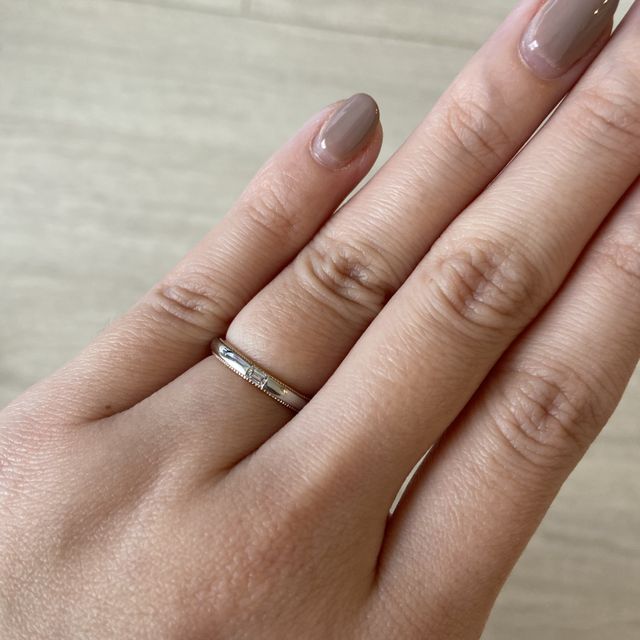 【銀座ダイヤモンドシライシの口コミ】 指輪のデザインが気に入り、購入いたしました。
シンプルなもので考えてお…