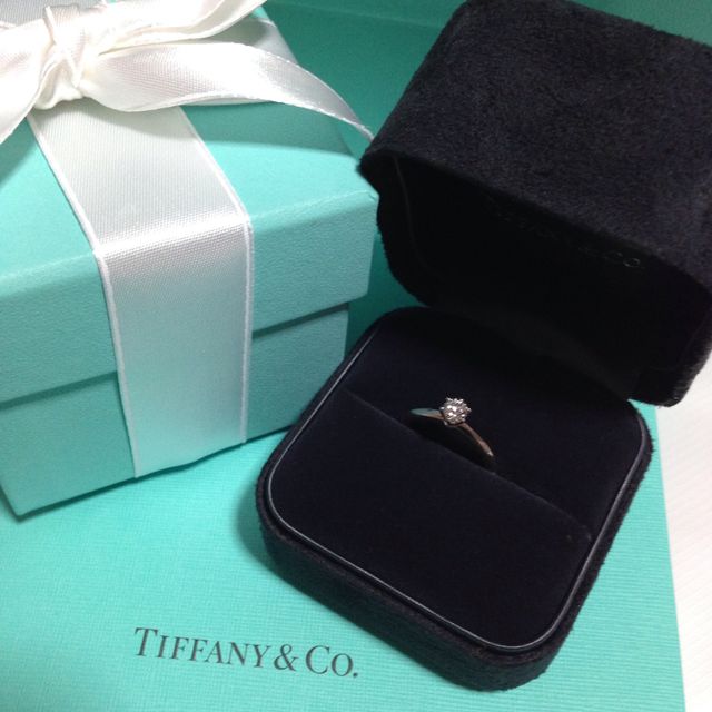 【ティファニー(Tiffany & Co.)の口コミ】 いろんな指輪を見た中で、ティファニーのダイヤが一番輝いて見えました。
…