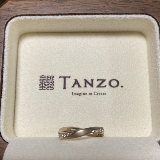 【TANZO.(鍛造指輪)の口コミ】 ①他人と被りたくない。
②ダイヤたくさん入れてキラキラさせたいけど値段は…