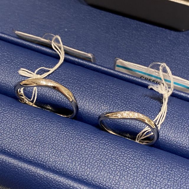 【銀座ダイヤモンドシライシの口コミ】 シンプルなものが良く、尚且つ、デザイン性も欲しかったので、様々な指輪…