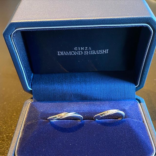 【銀座ダイヤモンドシライシの口コミ】 指輪はシンプル過ぎず、少しキラキラしていてウェーブがかかった物を探し…