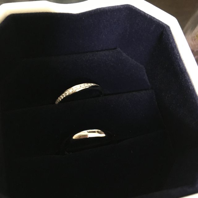 【4℃ BRIDAL(ヨンドシーブライダル)の口コミ】 シンプルで洗練されていて、それでいてトレンドに合ったデザインが気に入…