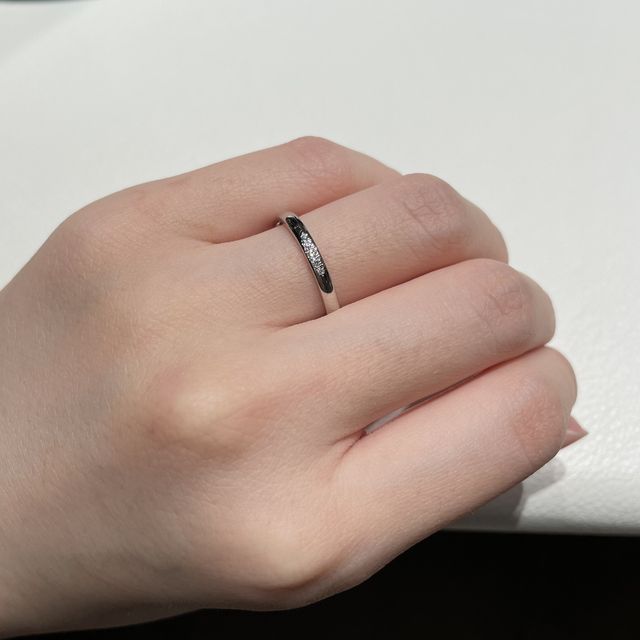 【アイプリモ(I-PRIMO)の口コミ】 指輪の幅や付け心地がよく、指輪が分厚くないのも良かったです。ダイヤは…