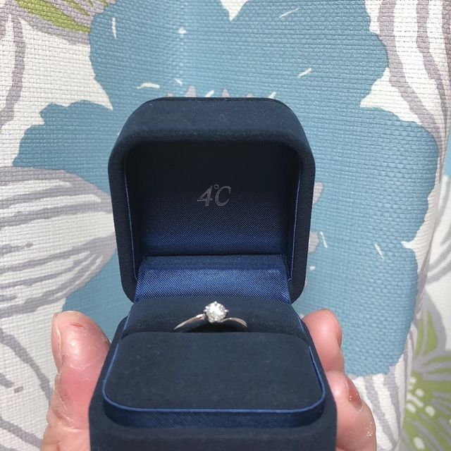 【4℃ BRIDAL(ヨンドシーブライダル)の口コミ】 彼が私に合うシンプルなデザインかつ、素敵なものを選んでくれました。一…