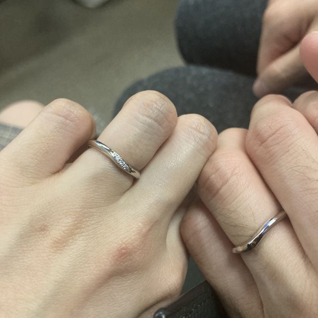 【ラザール ダイヤモンド(LAZARE DIAMOND)の口コミ】 様々なデザインの指輪を見ていた中で、ラザールダイヤモンドのハドソンと…