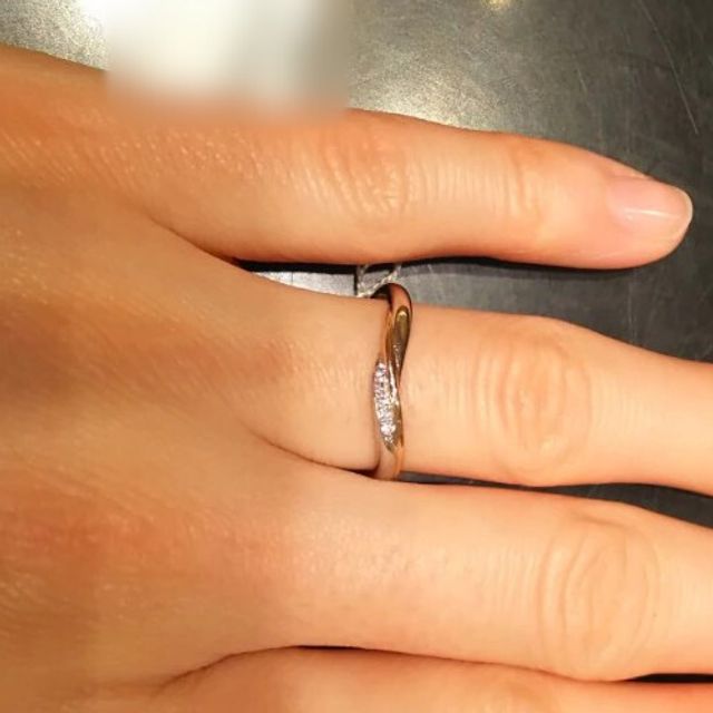【ケイウノ ブライダル(K.UNO BRIDAL)の口コミ】 プラチナとゴールドのコンビネーションが上品で綺麗であり、ゴールドはイ…