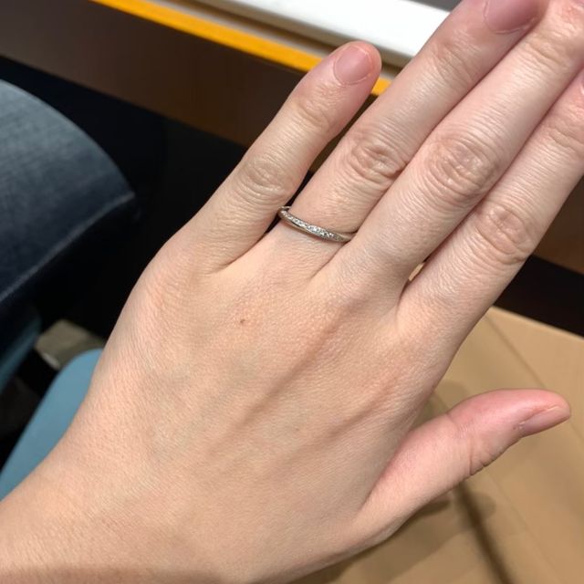 【銀座ダイヤモンドシライシの口コミ】 ダイヤモンドの輝きと付け心地が指輪を決めた最終の決め手になりました。…