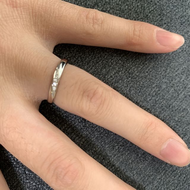 【4℃ BRIDAL(ヨンドシーブライダル)の口コミ】 以前から4℃さんの指輪を拝見しておりまして、ひとことで表すと、"一…
