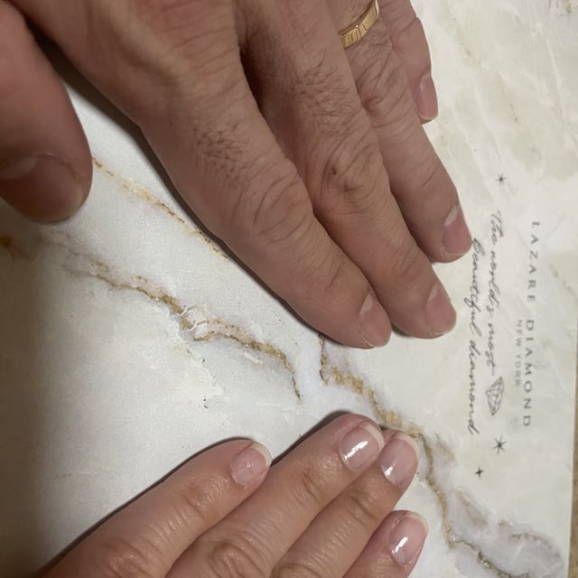 【ラザール ダイヤモンド(LAZARE DIAMOND)の口コミ】 ネットである程度デザインを選んでからお店に伺いました。定番のデザイン…