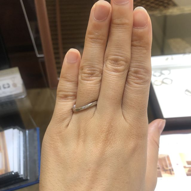 【杢目金屋(もくめがねや)の口コミ】 金属を重ね合わせて作り出される唯一のデザインがとてもよかった。ひとつ…