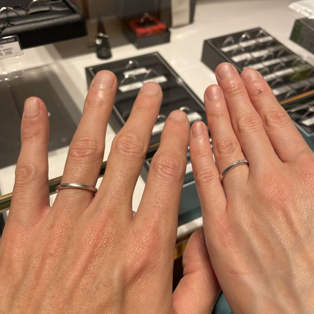 【銀座ダイヤモンドシライシの口コミ】 ダイヤモンドを輝かせるデザインのものが多いが、毎日つけるので仕事に支…