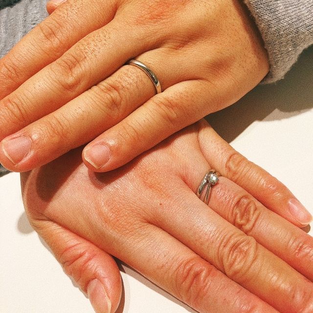 【4℃ BRIDAL(ヨンドシーブライダル)の口コミ】 婚約指輪に重ねても、結婚指輪だけでも使いやすいものを選びました。結婚…