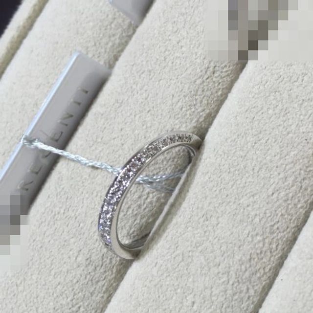 【TRECENTI(トレセンテ)の口コミ】 ライン自体はストレートでシンプルですが、メレダイヤの付き方が特徴的で…