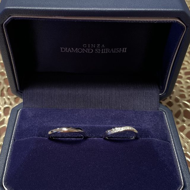 【銀座ダイヤモンドシライシの口コミ】 決め手となったポイントとしては
ペアでお揃い感があること、シンプルだが…