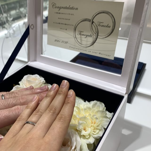 【4℃ BRIDAL(ヨンドシーブライダル)の口コミ】 夫婦2人とも海が好きだったので、「水」をテーマにデザインした指輪を選び…