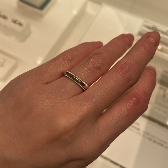【ティファニー(Tiffany & Co.)の口コミ】 ミルうちが細かく美しく、ティファニーの技術を感じました。指輪の外側が…