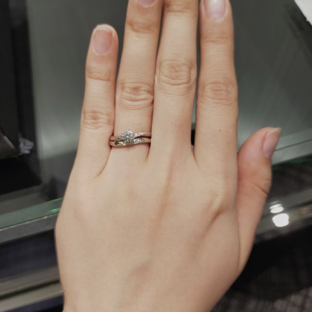 【ラザール ダイヤモンド(LAZARE DIAMOND)の口コミ】 何軒か他のブランドを回った後に、ラザールダイヤモンドへ行ったのですが
…