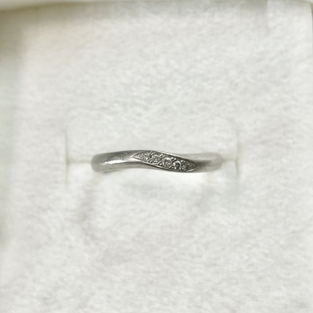 【BLOOM(ブルーム)の口コミ】 「ダイヤは入っていて欲しいけど控えめがいい」という希望があり、色々な…